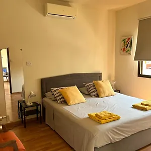  Hébergement de vacances Extremely Comfy With Spacious Private Terrace 10min Walk To The & In Town Chypre
